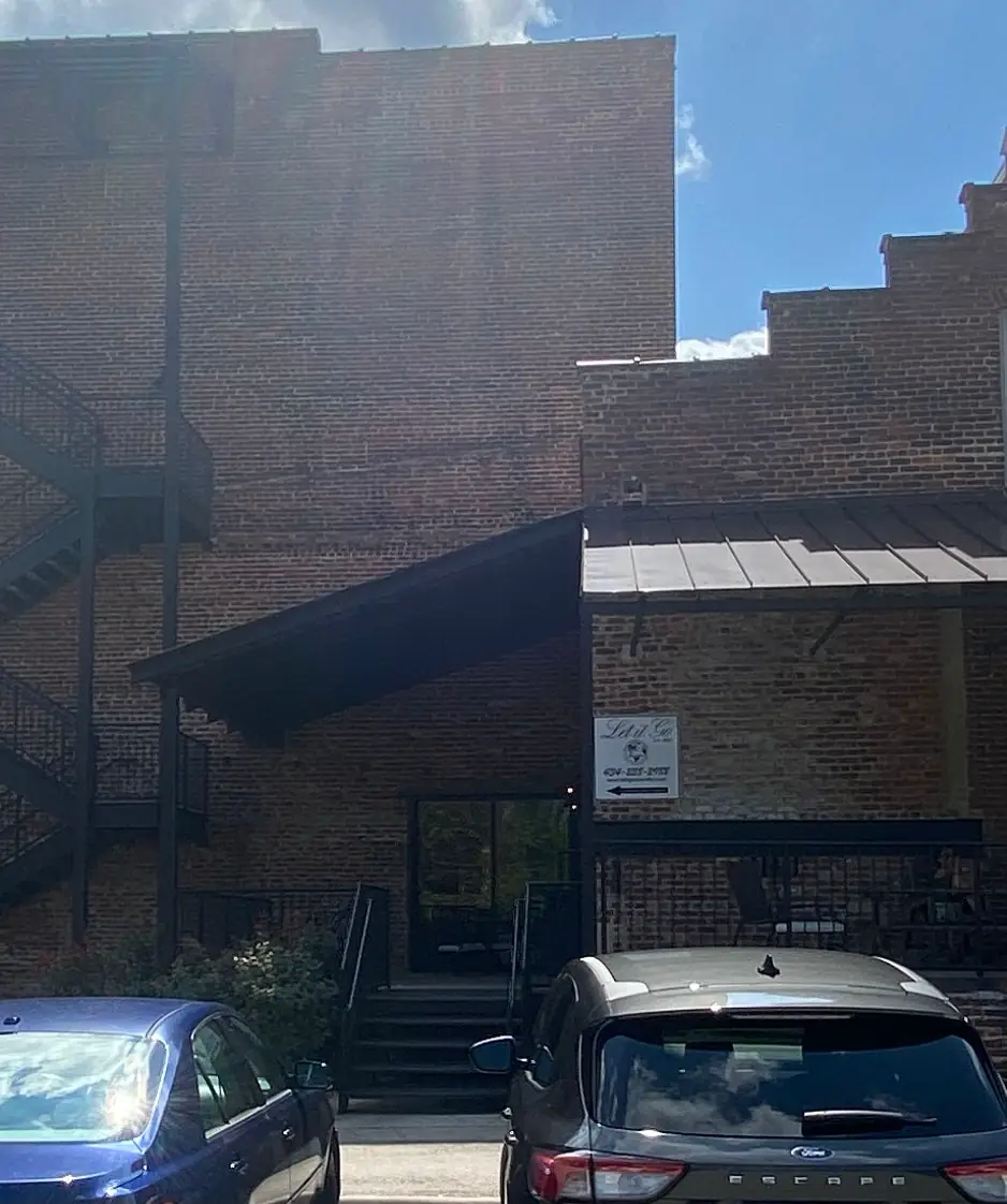 Let It Go storefront on Bridge Street