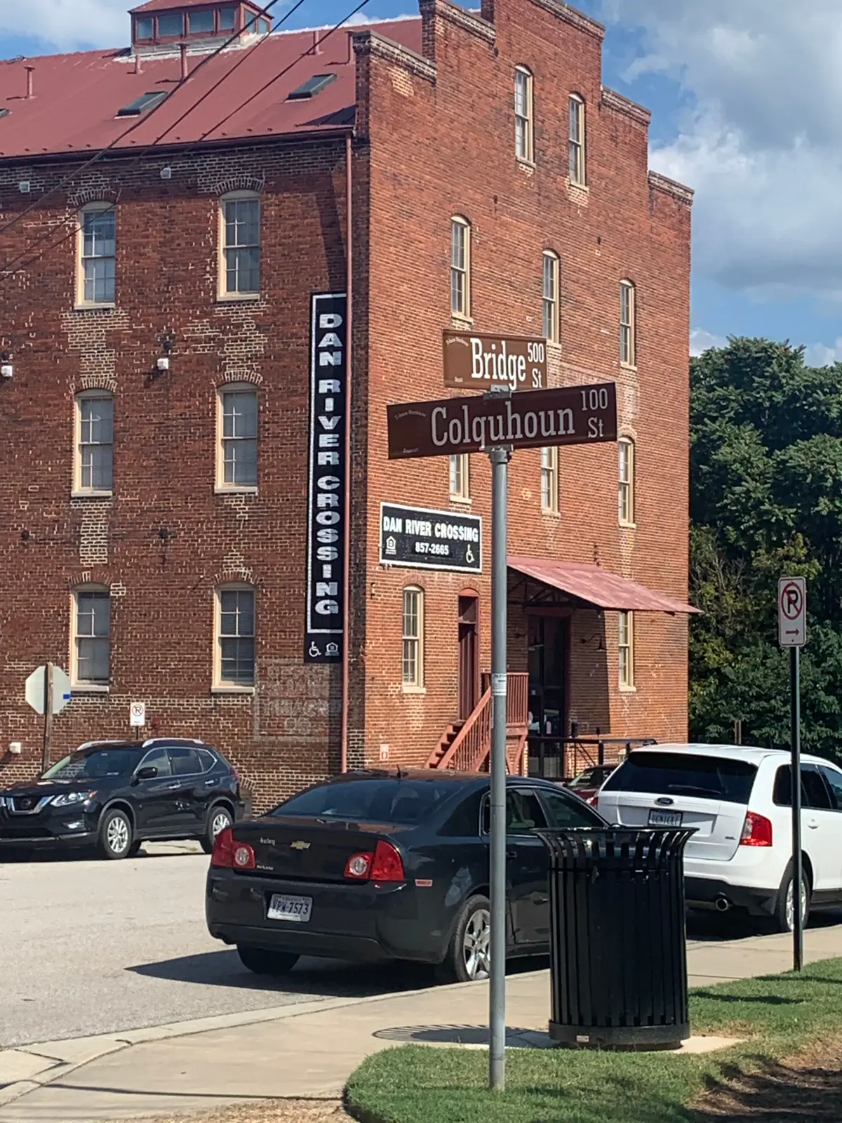 Street view and signage near Let It Go